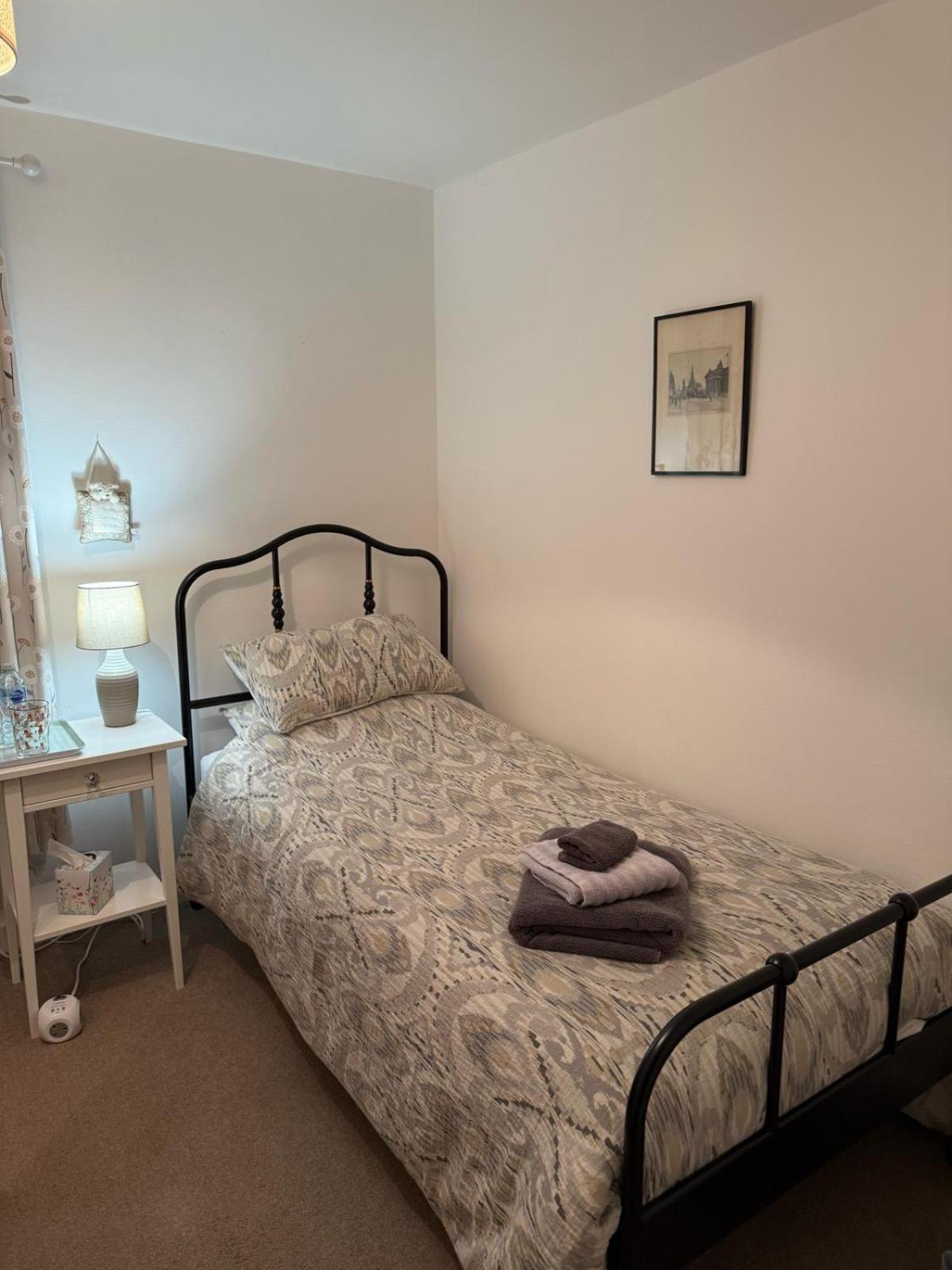 Single Room With Beautiful Garden Edinburg Exteriör bild